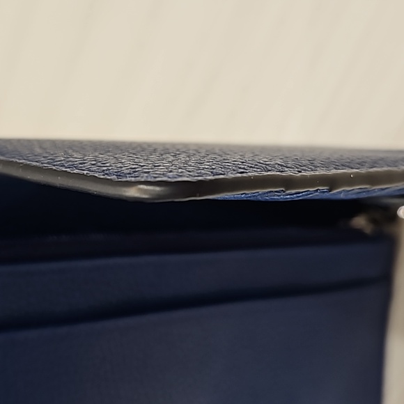 Michael Kors Wallet Crossbody - Picture 4 of 13